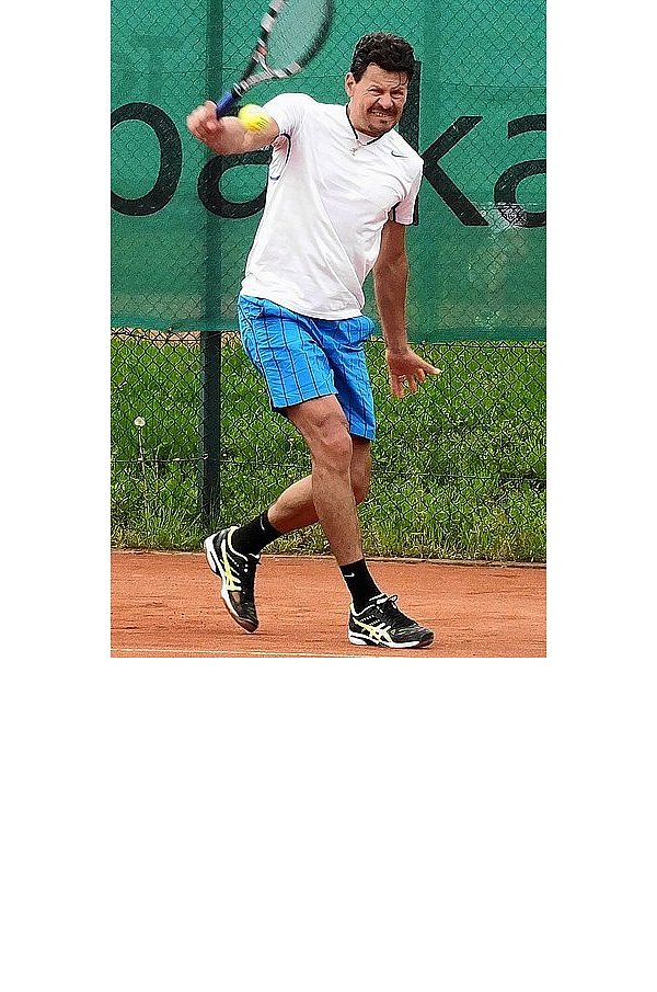 Damir Buljevic verzichtete einst wegen seiner Familie auf eine mutmaßlich große Tenniskarriere. Jetzt hilft er den Herren 40 des TC Dornberg in der Westfalenliga. - © FOTO: NW