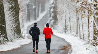 Von Outfit bis Aufwärmen: 4 Tipps fürs Laufen im Winter
