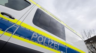 Geflohene Strafgefangene bleibt in Löhner Kellerfenster stecken