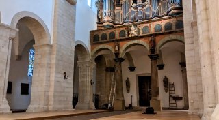 Klappstuhl oder Bierzeltbank: Gläubige müssen in Brakeler Kirche eigene Sitzmöbel mitbringen
