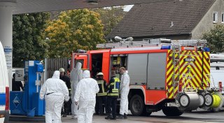 Frau verbrennt in Auto an Gütersloher Tankstelle - Ermittler gehen von Unglück aus
