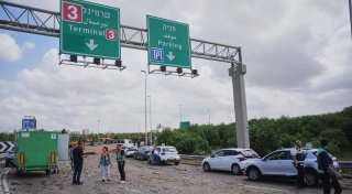 Huthi-Rakete auf Israel gefeuert: Einschlag am Flughafen