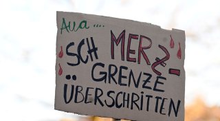 Zehntausende demonstrieren für Vielfalt und die «Brandmauer»