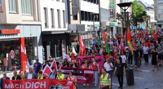 Demo am 1. Mai in Paderborn: 400 Teilnehmer treten für Arbeitnehmerrechte ein