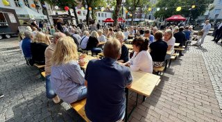 Abendmarkt in Bielefeld mit Live-Musik und gutem Essen wieder gestartet - mit vielen Fotos