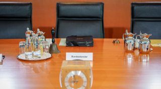 Das Merz-Kabinett: größer, älter, männlicher