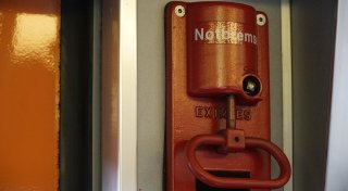 Mann erkennt Diebin wieder und zieht in Bielefeld die Notbremse - was ist erlaubt?