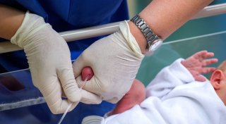 Experten warnen vor Privatanbietern von Babyscreenings