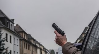 Explosion im Bielefelder Westen: Polizei stoppt Auto voller Böller und Schusswaffen