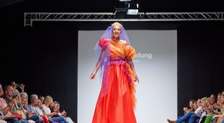 Seniorinnen zeigen Kollektion bei Vienna Fashion Week