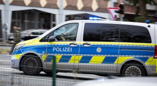 Großer Polizeieinsatz: Schüler gibt bei Schlägerei auf Bielefelder Schulhof Schuss ab