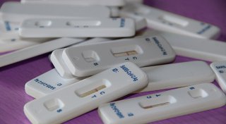 Corona-Tests und FFP2-Masken abgelaufen? So lange dürfen sie verwendet werden