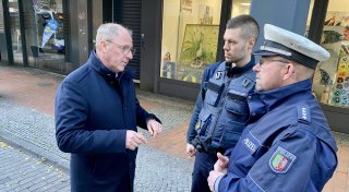 „Enorme Anforderungen“: Paderborner Bürgermeister schaut sich Problemorte an