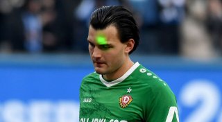 Ausschreitungen: Partie Rostock gegen Dresden unterbrochen