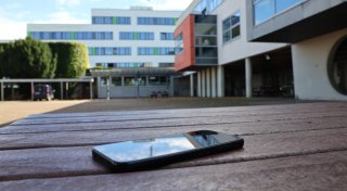 Verschärftes Handyverbot: Lübbecker Schüler reden wieder mehr miteinander