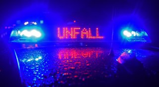 Mehrere Menschen sterben auf glatter Autobahn in Bayern