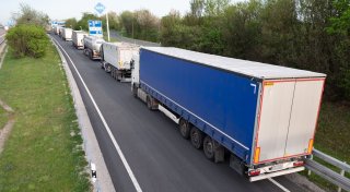 Lkw müssen nachts viel zu oft gefährlich parken