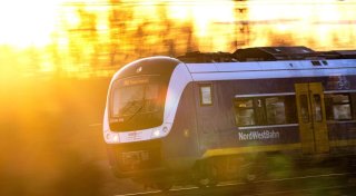 48 Reisende sitzen stundenlang bei Hitze in Bahn fest