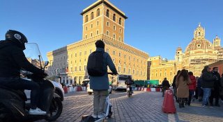 Ärger um Helmpflicht für E-Scooter in Italien