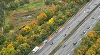 Großeinsatz auf der A2: Kilometerlange Ölspur bei Bielefeld