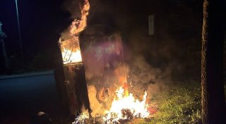 Gleich mehrere Container brennen in der Nacht zu Freitag in Bielefeld ab