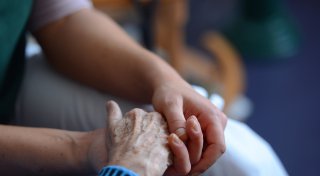 Bünderin pflegt jahrelang ihre Mutter - jetzt gründet sie eine Selbsthilfegruppe