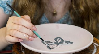 Keramik bemalen in OWL: 6 schöne und gemütliche Keramikstudios für DIY-Deko