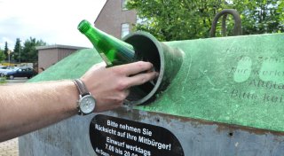 Altglas entsorgen in OWL: Was darf in den Glascontainer - und wo finde ich sie?