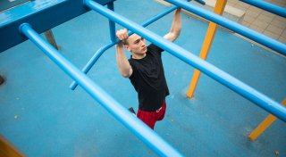 Fitness-Meilenstein: So klappt der allererste Klimmzug
