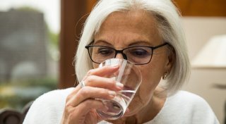 Wie wichtig Spucke ist - und was bei trockenem Mund hilft