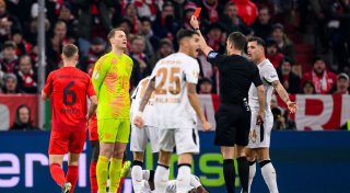«Hallihallo, Herr Neuer»: Pokal-Sperre bleibt bestehen