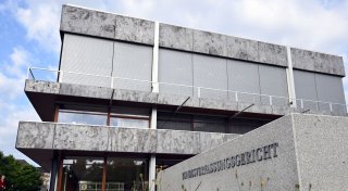 Kein Job für Konfessionslose? Karlsruhe prüft Kirchen-Urteil