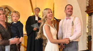 Ganz spontan im Kreis Gütersloh geheiratet: 31-Jährige erfüllt sich ihren großen Traum