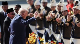 Trump tanzt bei Landung in Malaysia