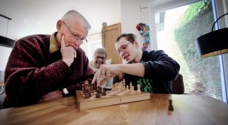 Lichtblick bei unheilbarer Krankheit: 24-jähriger Bünder leidet an Leukodystrophie