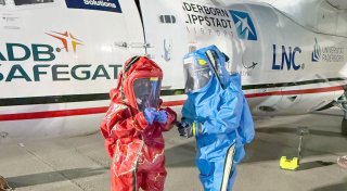 Hubschrauber explodiert, Gefahrgut verschüttet: Großübung am Flughafen Paderborn/Lippstadt