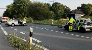 Schwerer Verkehrsunfall bei Paderborn-Sennelager: Zwei Personen werden verletzt