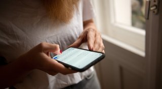 Wie eine einzigartige App einer Bielefelder Brustkrebs-Patientin hilft