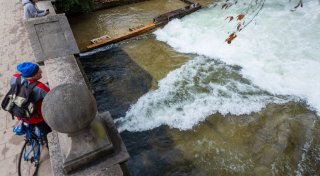 Kies soll Münchens berühmte Surfwelle zurückbringen