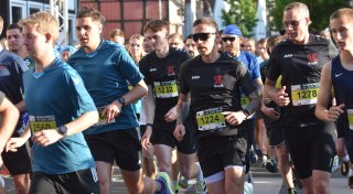 2.200 Teilnehmer bei Firmenlauf im Kreis Gütersloh - Notarzt-Einsatz sorgt für Aufregung