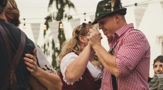 Dirndl und Lederhose kaufen in OWL: Hier können Sie Trachten kaufen oder leihen