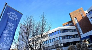 Unterstützer von Rechtspopulisten verdient Geld mit Bielefelder Diakonie-Riesen