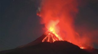 Vulkanausbruch in Indonesien: Internationale Flüge betroffen