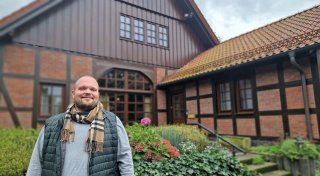 Exklusive Einblicke: Auffällige Villa mit Pool steht im Kreis Gütersloh zum Verkauf
