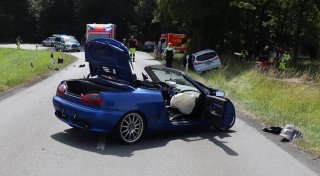 Zu schnell durch die Kurve: Vier Verletzte bei Unfall bei Brakel