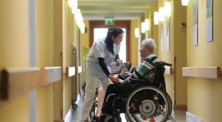 Verband: Pflegekräfte warten monatelang auf Anerkennung