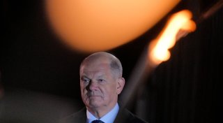 «Respect» zum Abschied: Zapfenstreich für Scholz