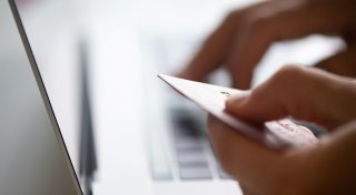 Bei Weihnachtseinkäufen nicht auf Fake-Shops hereinfallen