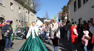 Karnevals-Hochburg: 20.000 Jecken feiern Rosenmontag in Steinheim