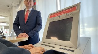 Erst verloren, dann gestohlen: 87-jährige Bünderin mit Pechsträhne erlebt Bankkarten-Drama